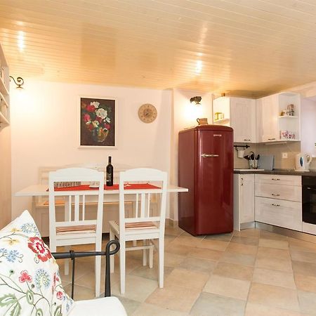 Holiday Home Smokovec Vrbnik Kültér fotó