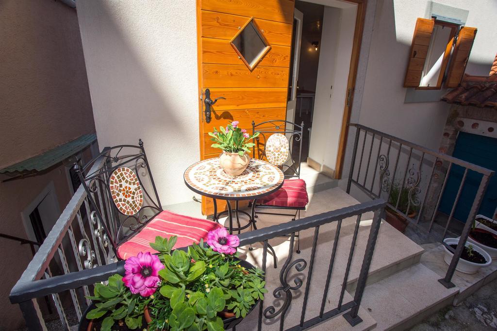 Holiday Home Smokovec Vrbnik Kültér fotó