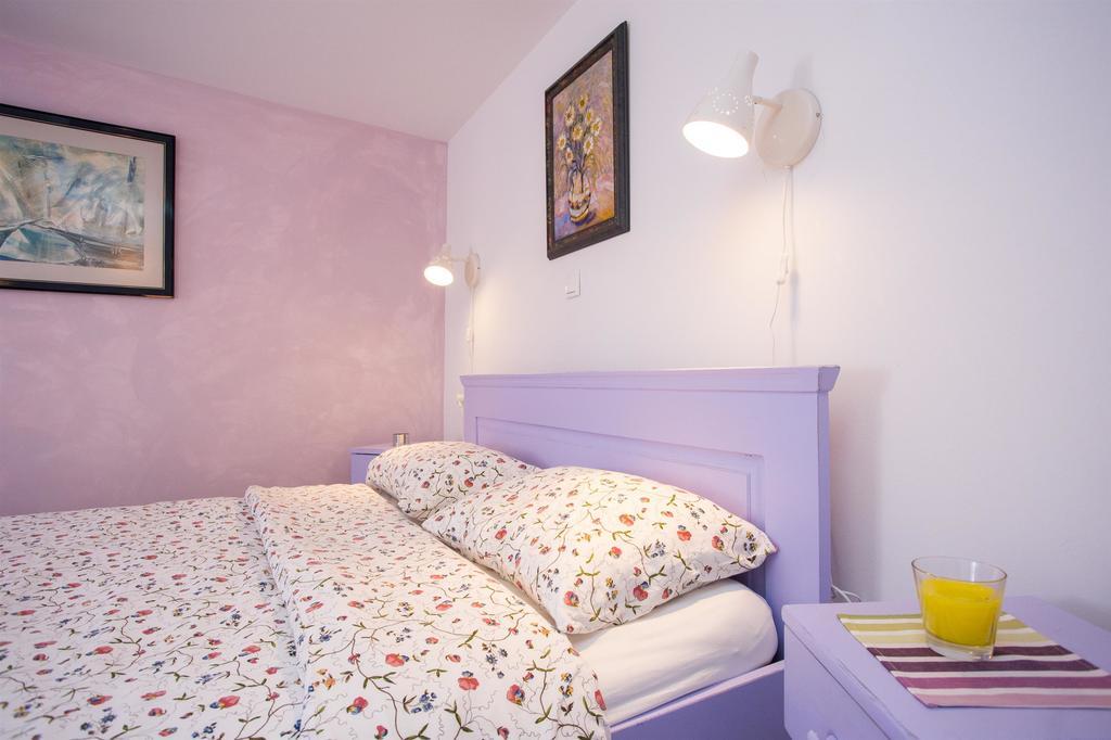 Holiday Home Smokovec Vrbnik Kültér fotó