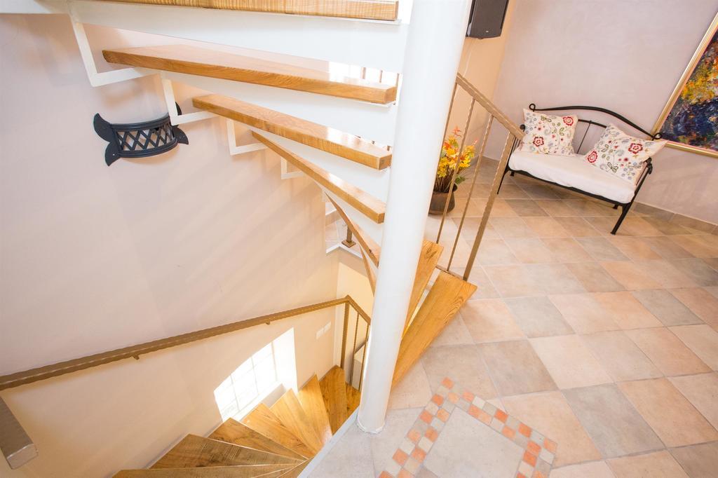Holiday Home Smokovec Vrbnik Kültér fotó