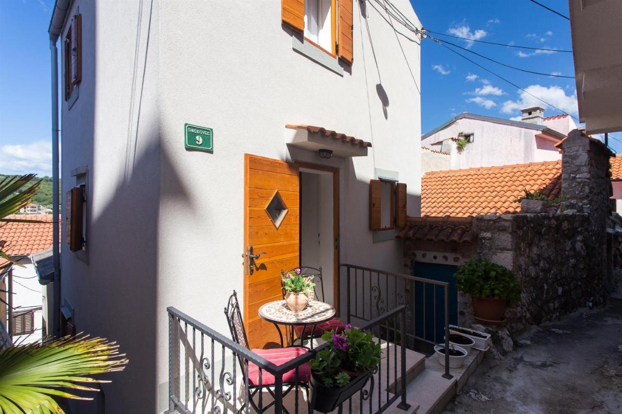 Holiday Home Smokovec Vrbnik Kültér fotó